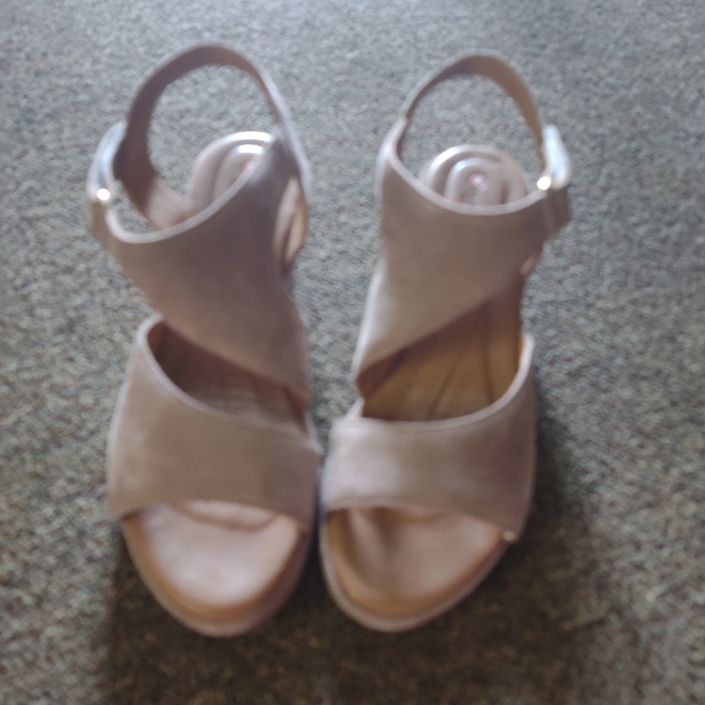Clarks unstructured wedge sandal size 8 1/2